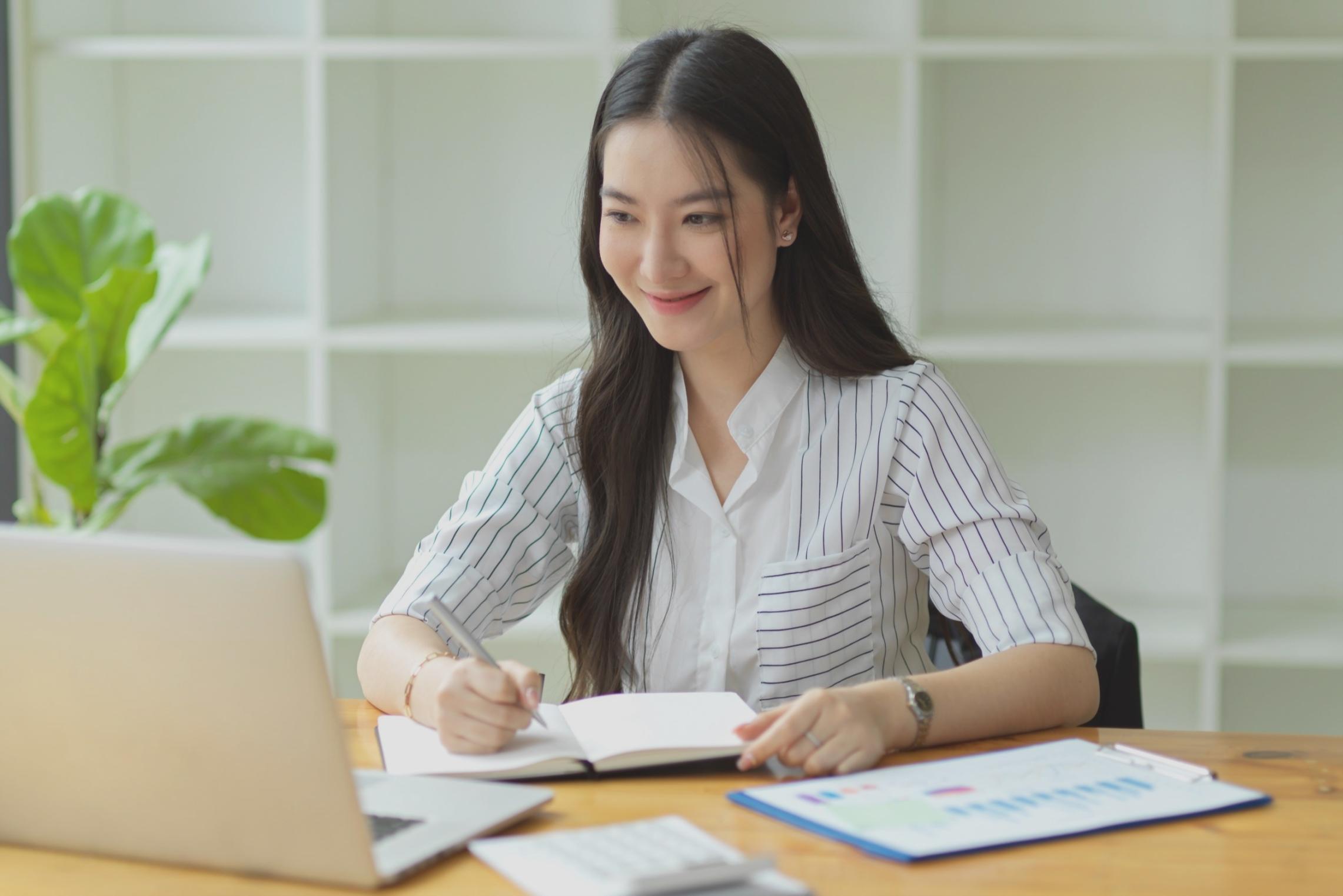 Students analyzing financial statements during working capital workshop